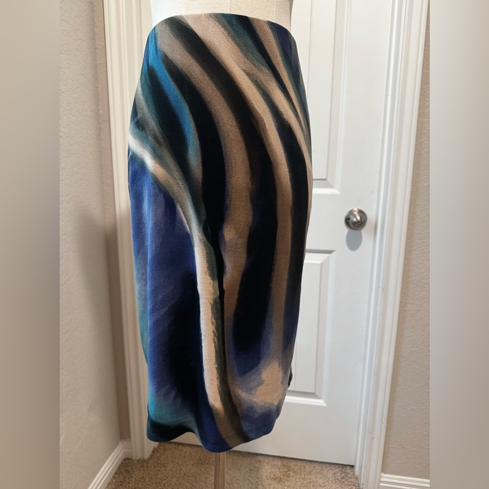 ❣️3 for $15 🛍️ Karen Kane Black and Blue Abstract Patterned Skirt